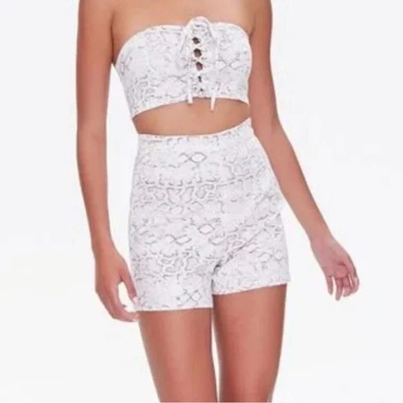 Forever 21 Shorts Forever Two2 Piece Tube Top Shorts Outfit